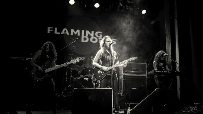 Flaming Dolls presentan su disco de debut «Iras mal usadas»