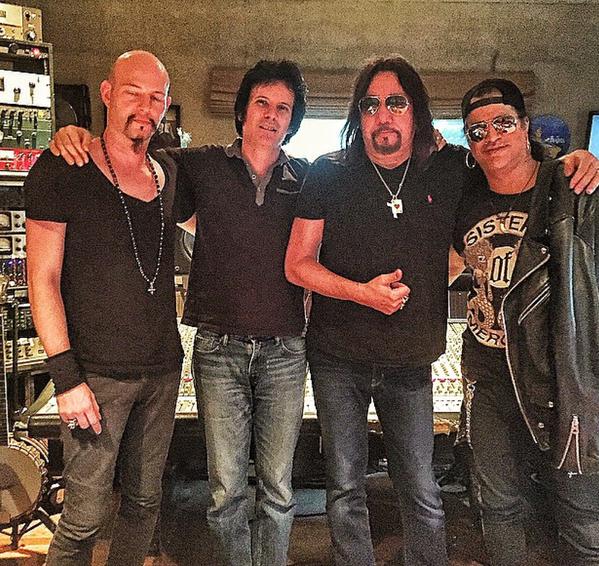 Slash graba un clásico de Thin Lizzy para el disco de versiones de Ace Frehley