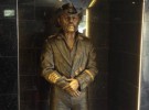 Lemmy, su estatua ya ha sido inaugurada en el Rainbow bar and grill de Los Angeles