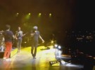Brian Johnson canta «Back in Black» junto a Muse en Reading