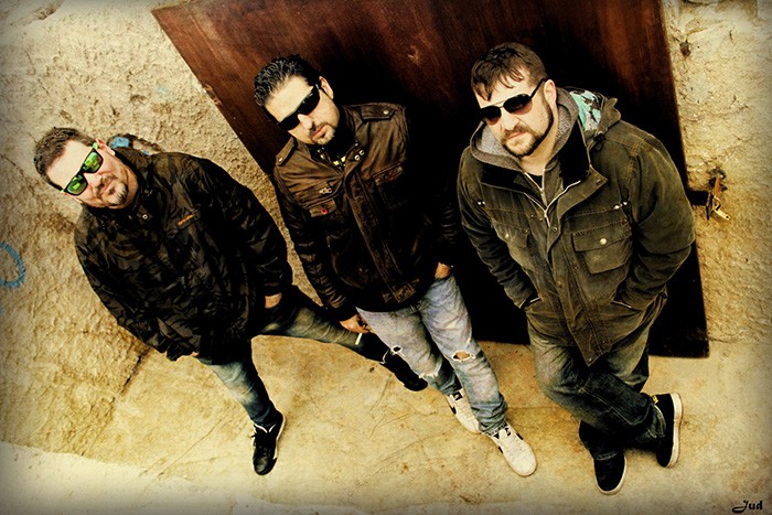 Malos Tragos transforma el pop de los 80 en punk con ‘Back to the past’