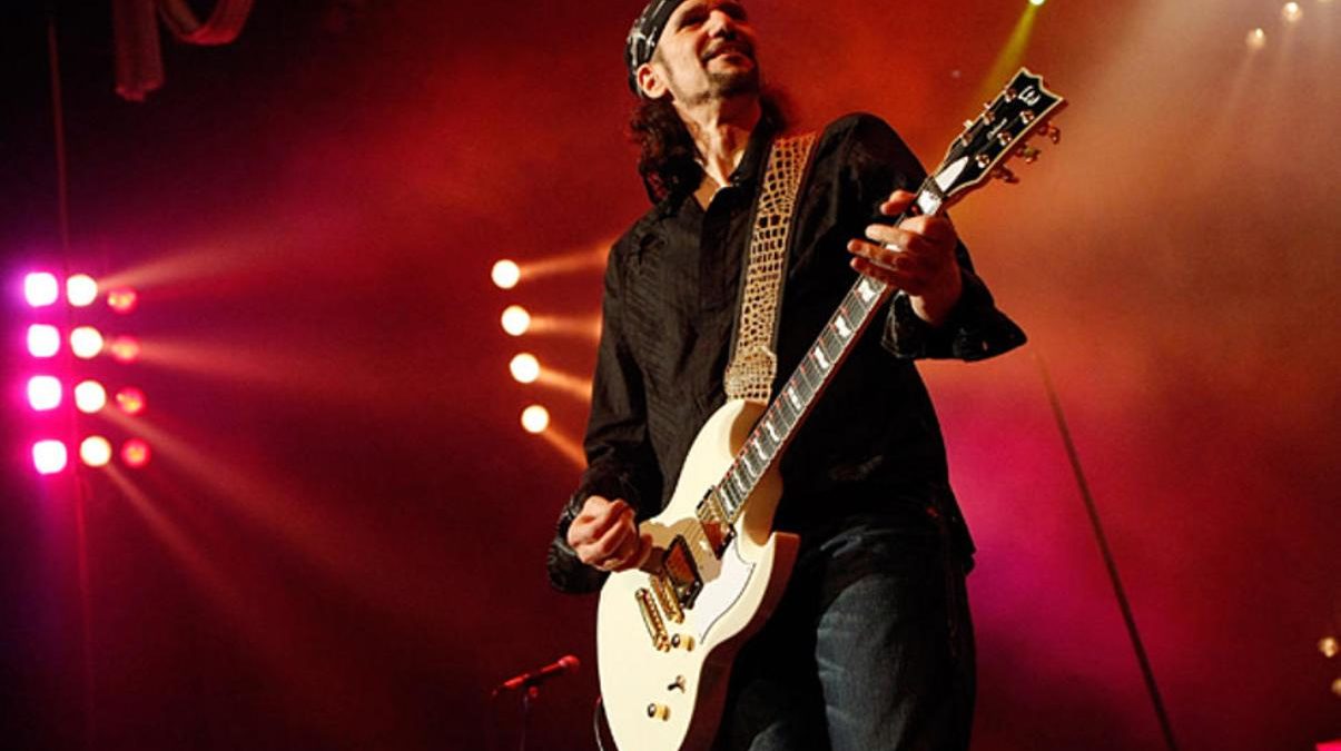 ¿Qué lección le dio Gene Simmons a Bruce Kulick?