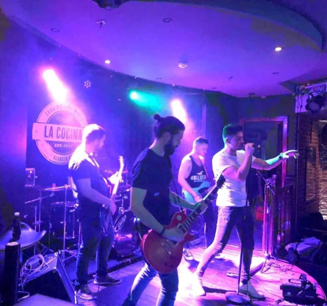 Perdiendo los papeles presentan No apagues la luz, su nuevo disco