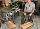 James Hetfield y sus mesas para tomar café con fines benéficos