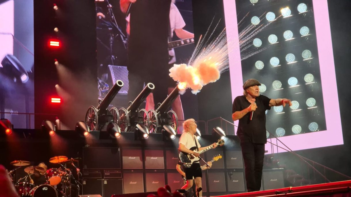 Chris Slade opina sobre su ausencia en la última gira de AC/DC