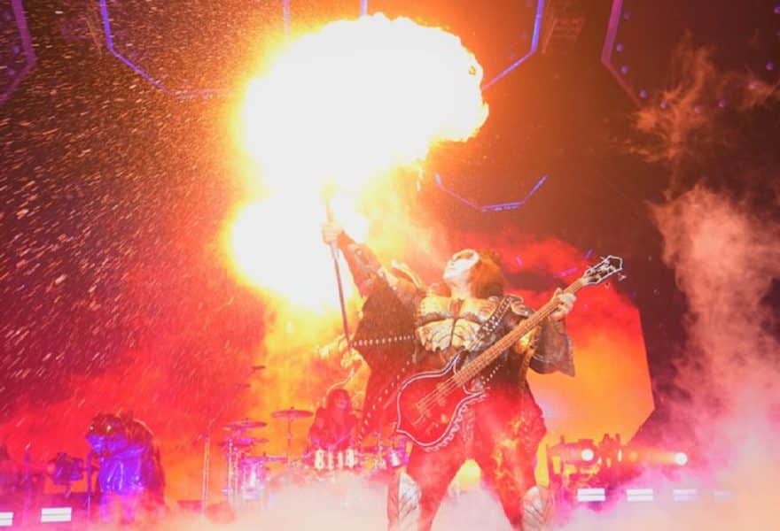 ¿Cómo fue la colaboración de Bob Dylan con Gene Simmons?