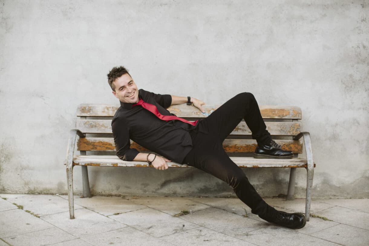 Álex Clavero – Un cómico que madruga y trasnocha (reseña)