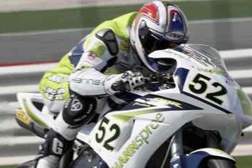 Bayliss K.O, Toseland OK en Donington Park