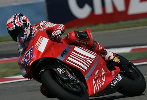 Casey Stoner domina en prácticas de Turquía