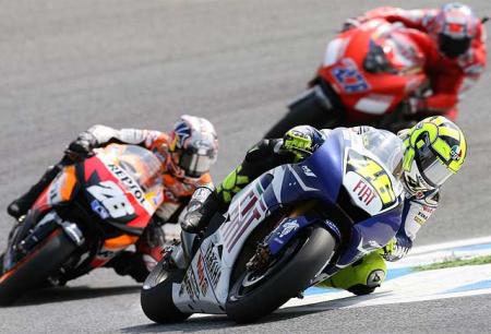 Rossi gana en Estoril por delante de un gran Pedrosa