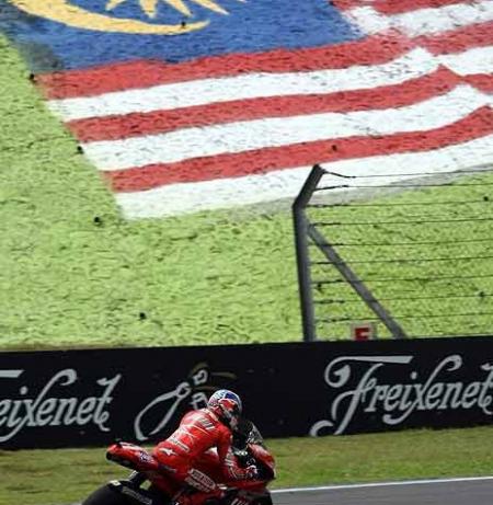 Casey Stoner se pasea en Malasia