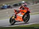 Stoner no perdona y ya es primero en Losail