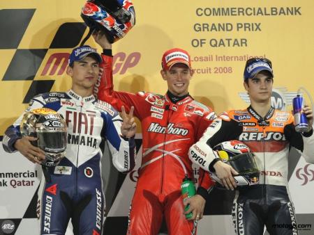 Stoner 1º, Lorenzo 2º y la sorpresa Pedrosa 3º en Qatar