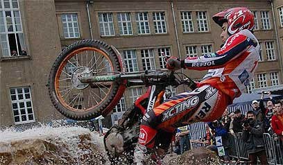 Toni Bou triunfa en Luxemburgo peleando con Raga