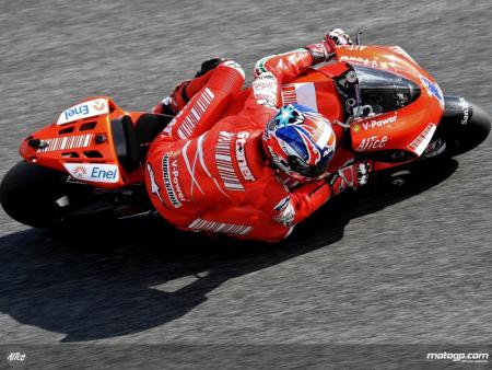 Stoner lidera el warm up de MotoGP en Estoril