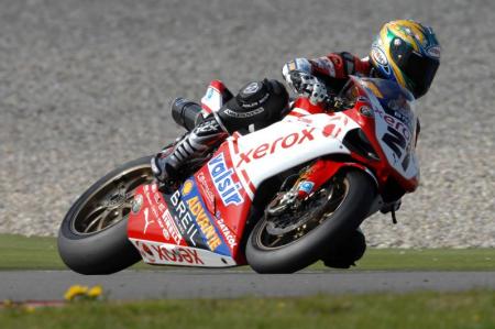 Bayliss gana en Assen y Carlos Checa es segundo