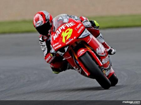 Bautista consigue la pole en Donington Park bajo la lluvia