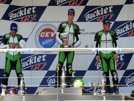 Oliver consigue la victoria en la Kawasaki Ninja Cup en Jerez