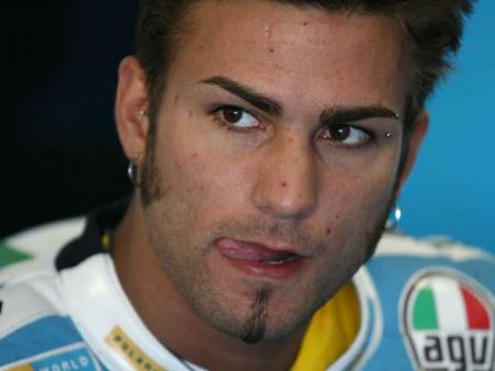 Simoncelli:»Llamar estúpido a Barberá sería un halago», sigue la polémica en 250cc