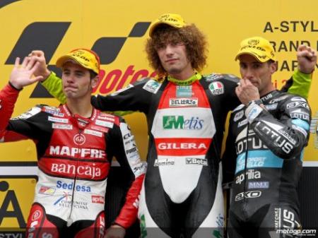 Marco Simoncelli consigue la victoria de 250cc en Motegi