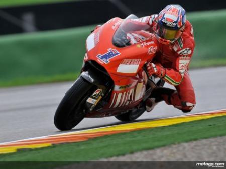 Stoner marca la pole de MotoGP en Valencia y Pedrosa se queda a 53 milésimas