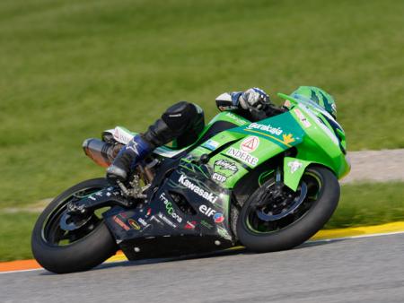 Javier Oliver marca la pole de la Kawasaki Ninja Cup en Valencia