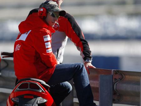 Casey Stoner como mero espectador del test de pretemporada en Jerez