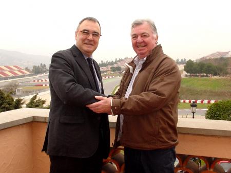 Claude Danis, director de seguridad de la FIM, pasa inspección al Circuit de Catalunya