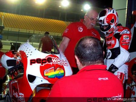 Barberá logra la 1ª victoria española en el Mundial de 250cc en Qatar