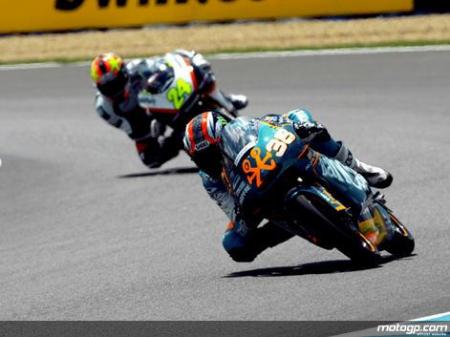 Smith y Simón controlan la primera sesión libre 125cc de entrenamientos en Jerez