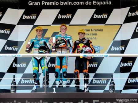 Aoyama y Smith han logrado la victoria en el Gran Premio de España de 125cc y 250cc