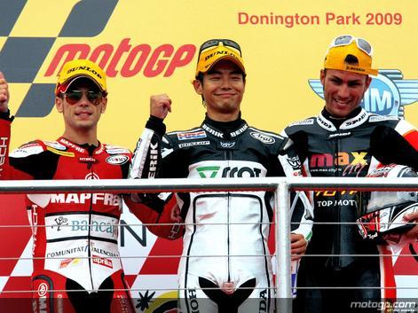 Aoyama gana en 250cc en Donington Park con Bautista segundo y Pasini tercero