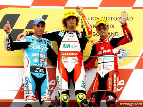 Simoncelli gana en 250cc en Sachsenring, seguido por Debón y Bautista