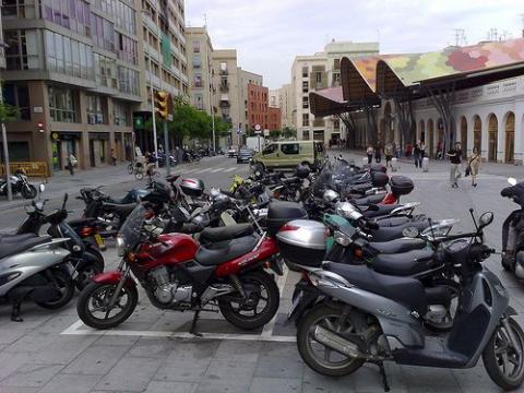 Posible zona azul para motos en Barcelona, de momento sin confirmación