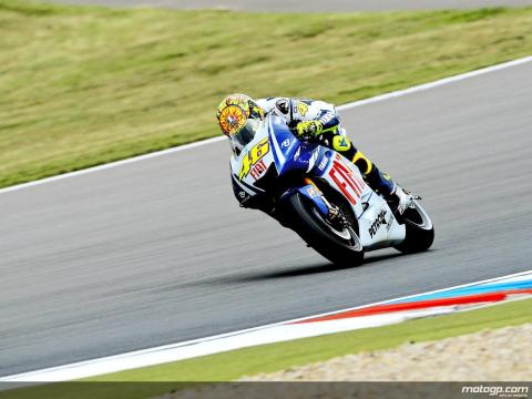 Valentino Rossi logra la pole de MotoGP en Brno, aunque algo accidentada