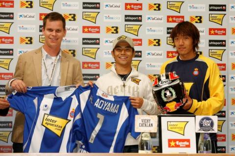 Hiroshi Aoyama visita a su compatriota Nakamura, jugador del RCD Espanyol