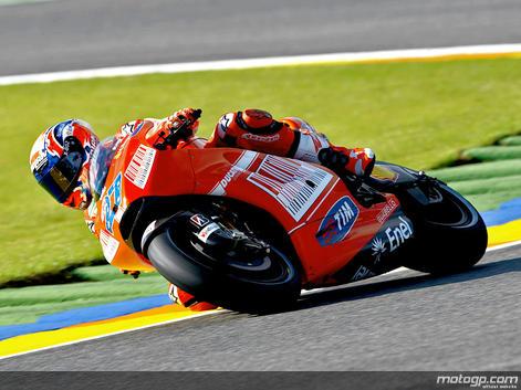 Casey Stoner sigue intratable en los 2º libres de MotoGP en Valencia