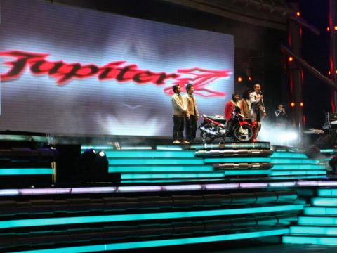 Lorenzo como una estrella en la presentación de la Yamaha Jupiter Z en Jakarta