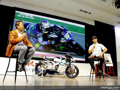 Gran recibimiento en Japón de Hiroshi Aoyama, el Campeón de 250cc
