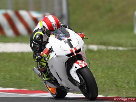 Simoncelli y Aoyama siguen su entrenamiento de cara a MotoGP 2010