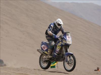 Cyril Despres gana la séptima etapa del Dakar con Marc Coma segundo