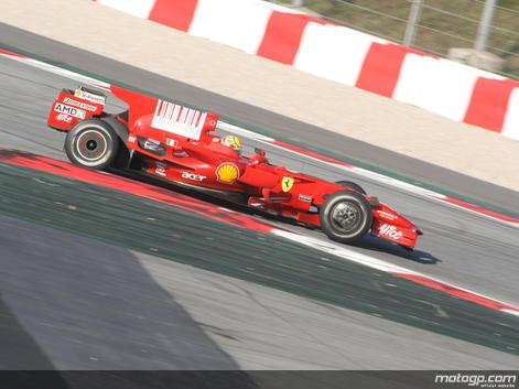 Valentino Rossi logra un 1:21.9 con su F2008 en el Circuit de Catalunya