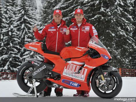Presentación de la Ducati Desmosedici GP10 con Hayden y Stoner