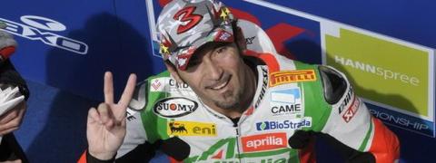 Max Biaggi logra el doblete de las Superbikes en Portimao
