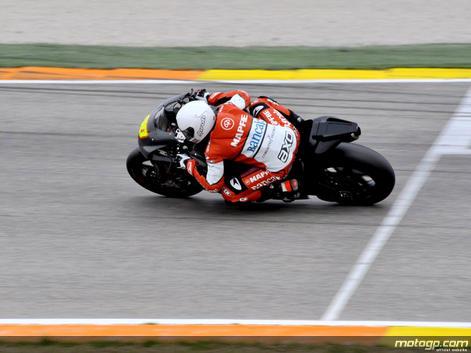 Julián Simón se va del test Moto2 en Valencia con el mejor crono global