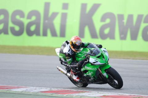 Adrián Menchen consigue la pole de la Kawasaki Ninja Cup en Catalunya