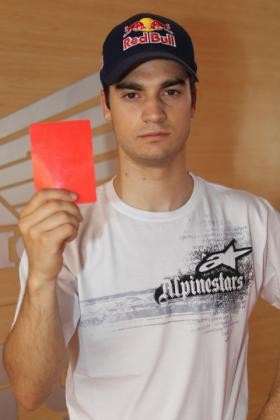 Lorenzo y Pedrosa apoyan la campaña «Saca tarjeta roja a los maltratadores»