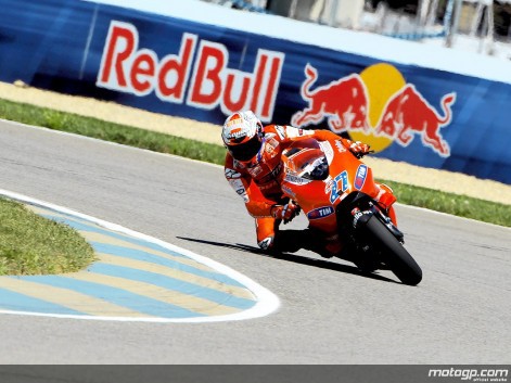Casey Stoner empieza dominando MotoGP en Indianápolis