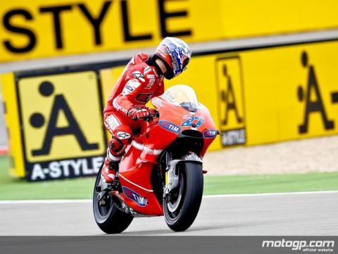 Casey Stoner domina la 2ª sesión libre de MotoGP en Motorland Aragón