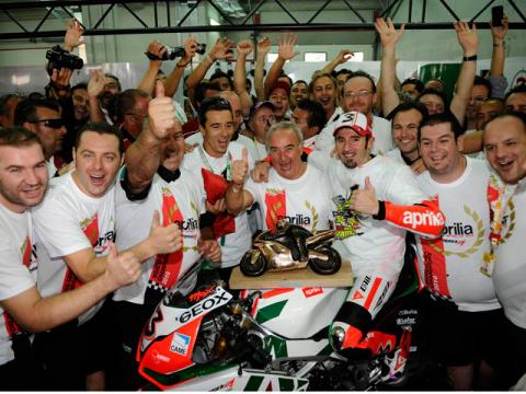 Max Biaggi renueva dos años más con Aprilia en el Mundial de las Superbikes